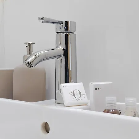 Mondrian L Bb דירה *