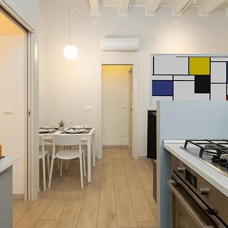 Mondrian L Bb טריאסטה