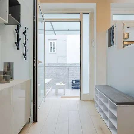 Mondrian L Bb Trieste